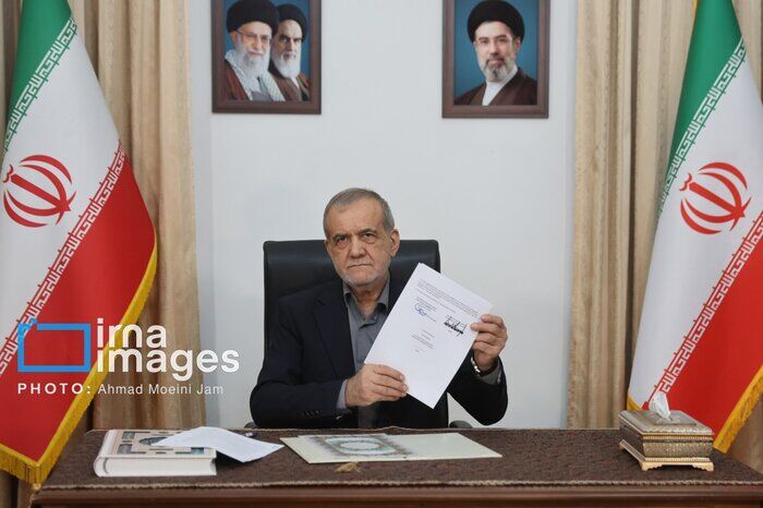 امضای یادداشت تفاهم اسلام‌آباد توسط پزشکیان